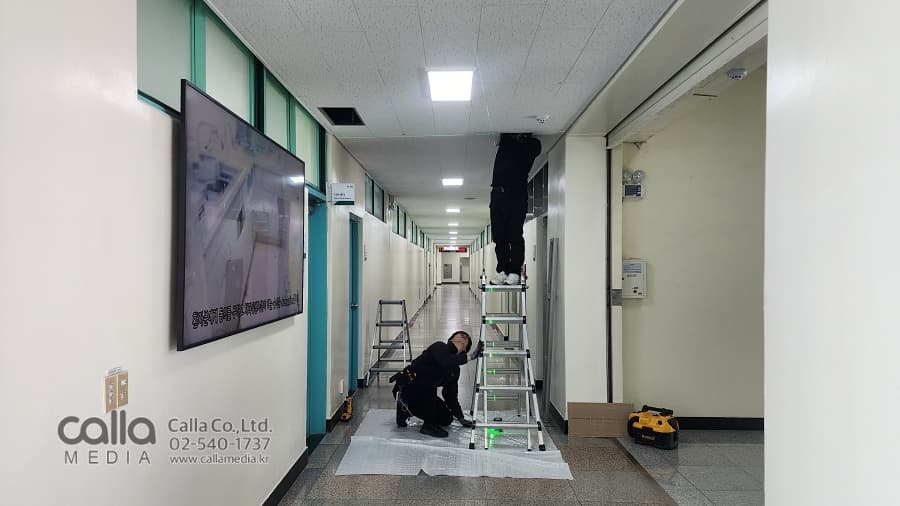 LED 전광판 시공 사례 - 대학교 학과 안내 LED 8개 설치 후기 현장 전광판 시공 모습 1